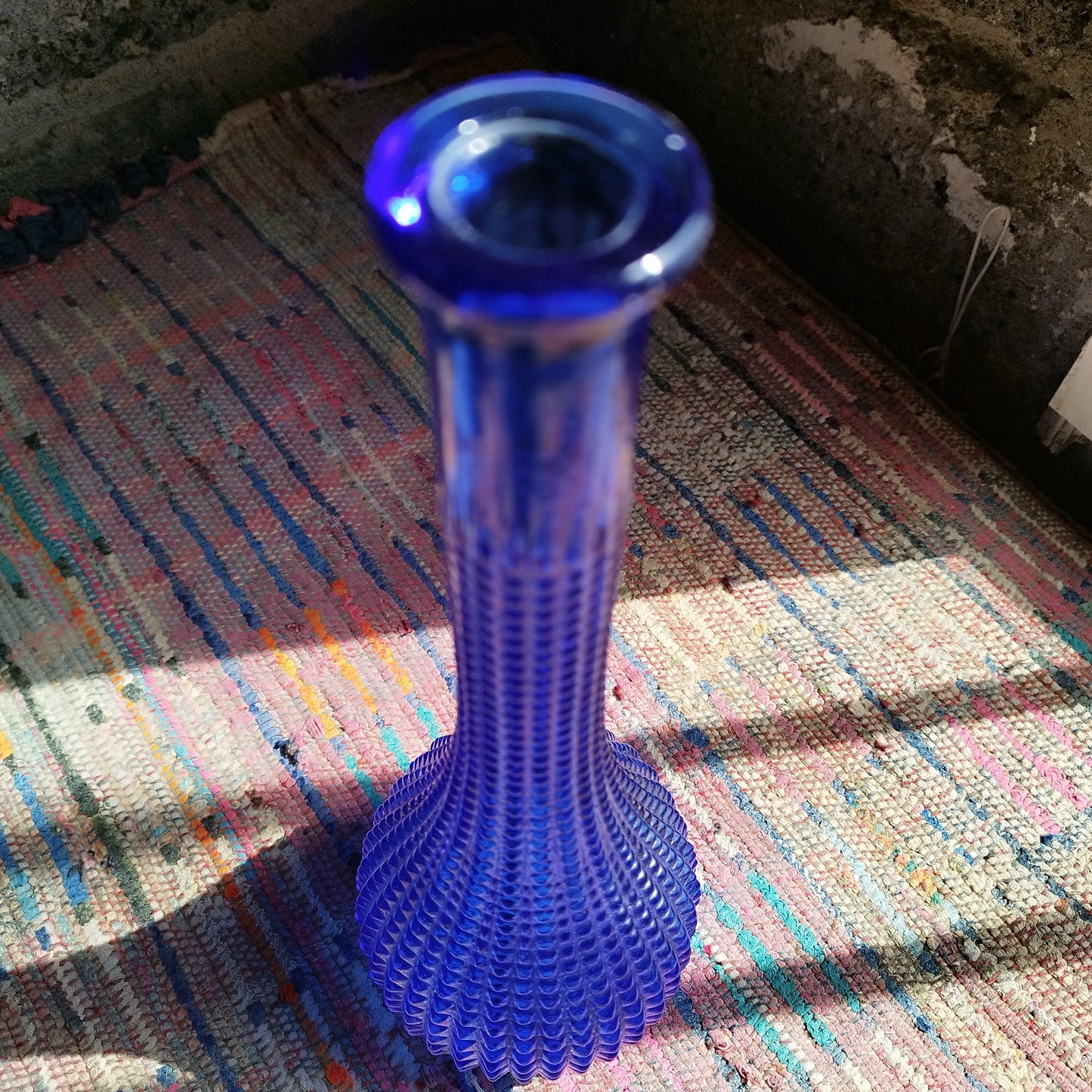 Carafe en verre d'Empoli bleu roy