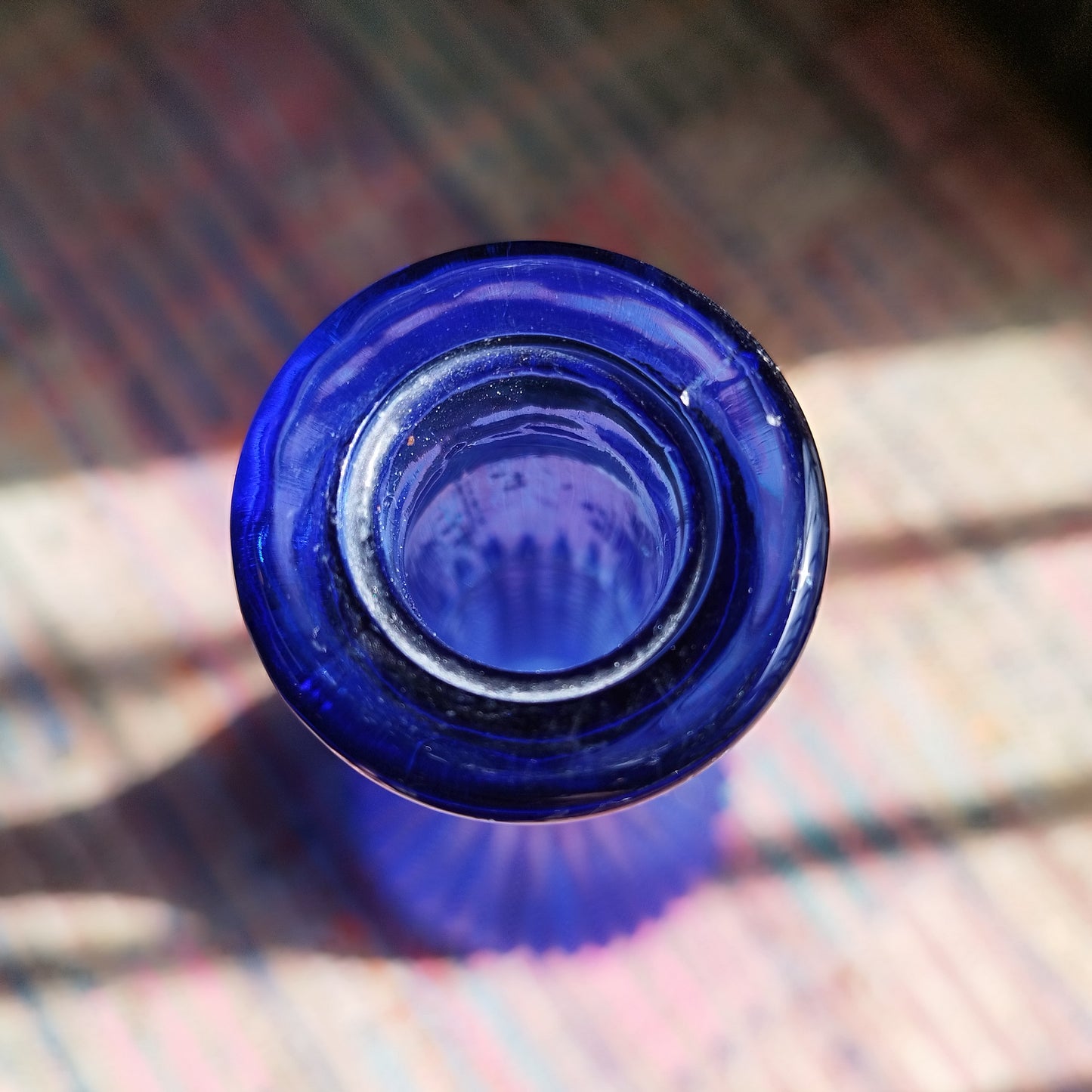 Carafe en verre d'Empoli bleu roy